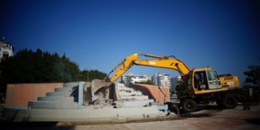 Konyaaltı’nda Süs Havuzu Kaldırıldı, Yeşil Alan Artıyor