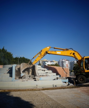 Konyaaltı’nda Süs Havuzu Kaldırıldı, Yeşil Alan Artıyor