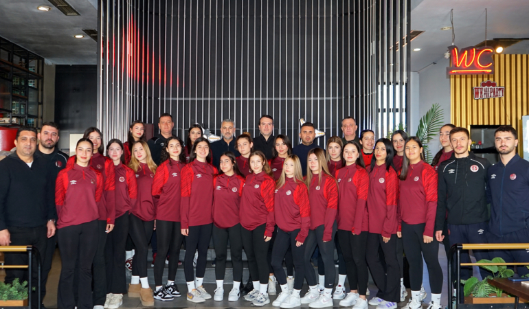 Başkan ve Yöneticiler Voleybol Takımıyla Buluştu!