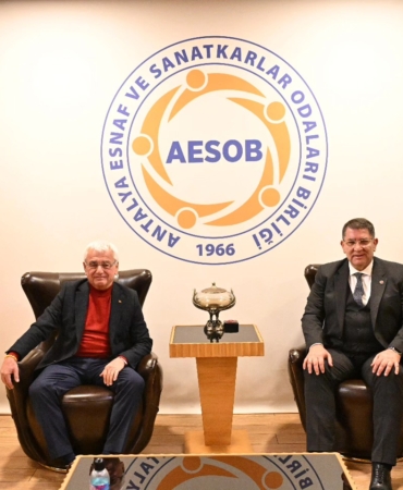 Finike Belediye Başkanı’ndan Esnafa Destek Ziyareti