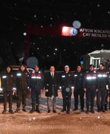 Çay Kaymakamı yılbaşı gecesi görevlileri ziyaret etti