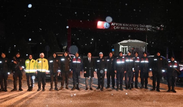 Çay Kaymakamı yılbaşı gecesi görevlileri ziyaret etti