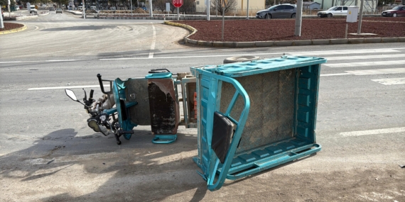 TIR ile üç tekerlekli motosiklet çarpıştı: 1 ölü, 3 yaralı