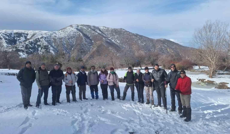 Doğaseverlerden kar yürüyüşü
