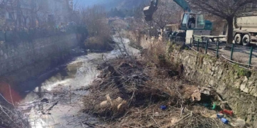 Dere temizliği sürüyor