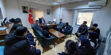 Madalyalı öğrencilerden kaymakama ziyaret