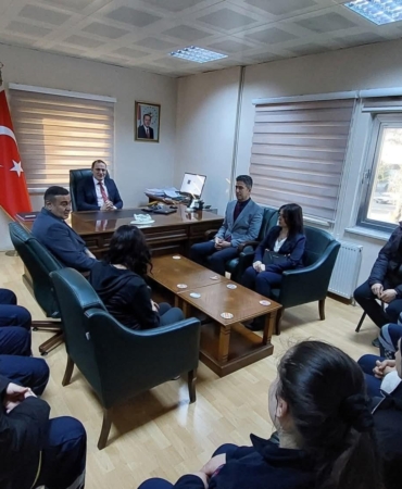 Madalyalı öğrencilerden kaymakama ziyaret