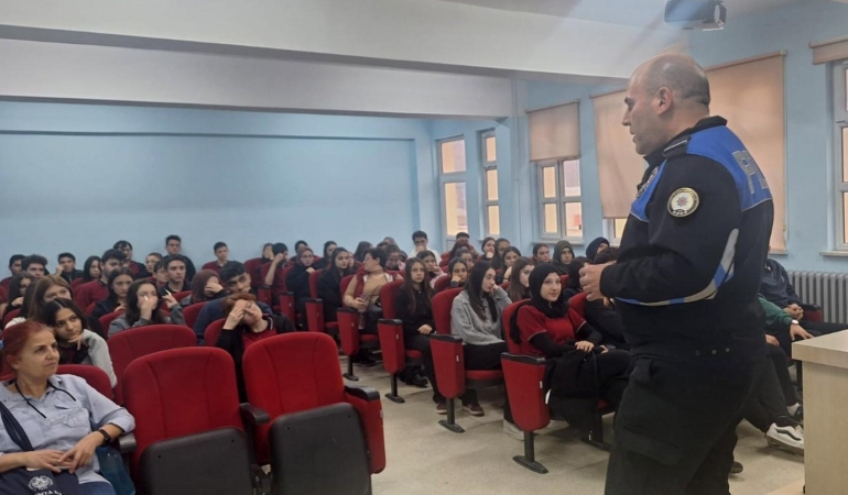 Polisten lisede bilgilendirme çalışması