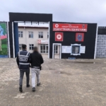 Aranan 2 hükümlüyü polis yakaladı