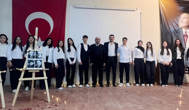 Öğrencilerden şiir dinletisi