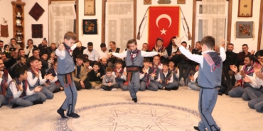 Yaren Gecesi düzenleyip, ilçe kültürünü yaşatıyorlar