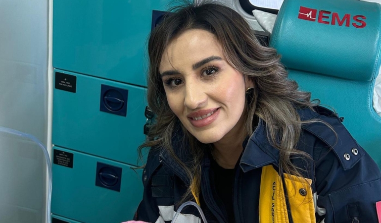 Ambulansta dünyaya geldi