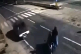 Otomobilin çarptığı üçtekerdeki anne ölürken, oğlu ağır yaralandı