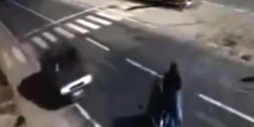 Otomobilin çarptığı üçtekerdeki anne ölürken, oğlu ağır yaralandı