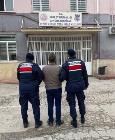 Jandarma aranan 51 şüpheliyi yakaladı