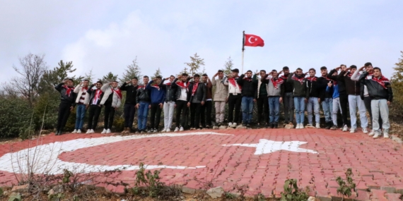 Asker adaylarının ‘ilk bayrak nöbeti’