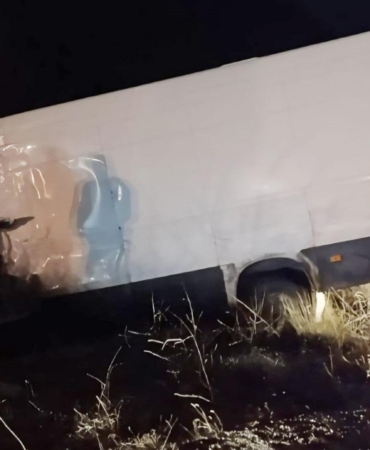 Minibüs şarampole devrildi: 2 yaralı