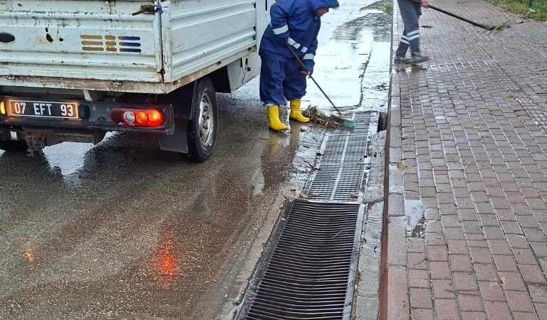 Fırtına ve Yağışta Konyaaltı Belediyesi Teyakkuzda