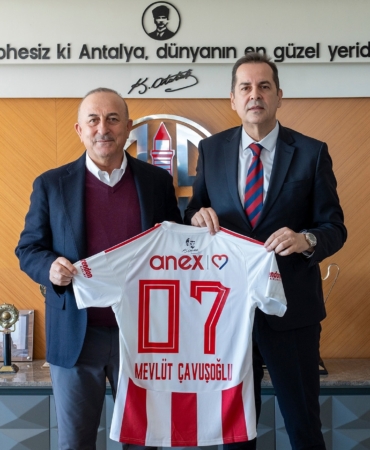 Mevlüt Çavuşoğlu’ndan Antalyaspor’a Destek Ziyareti