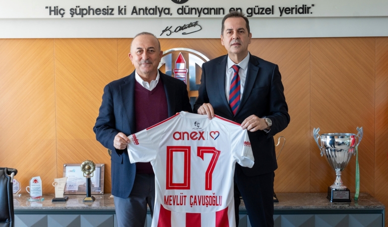Mevlüt Çavuşoğlu’ndan Antalyaspor’a Destek Ziyareti