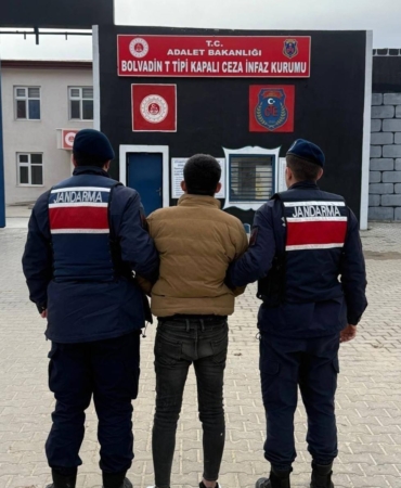 Jandarma aranan 50 kişiyi yakaladı