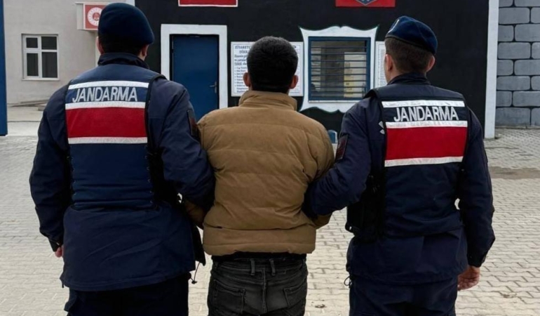 Jandarma aranan 50 kişiyi yakaladı