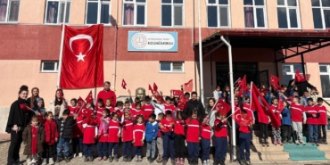 İlkokulda bayrak sevgisi etkinliği