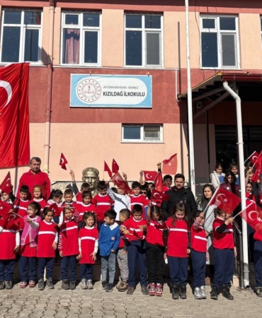İlkokulda bayrak sevgisi etkinliği