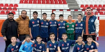 Şehit Ahmet Sarıdaş Ortaokulu futsal şampiyonu