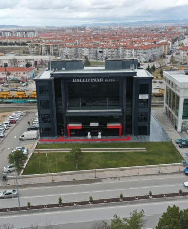 Diş hekimi Nevzat Ballıpınar: Kendi kendine yeten üst segment bir klinik kurduk