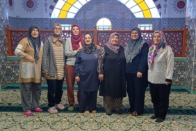 Gönüllülerden cami temizliği