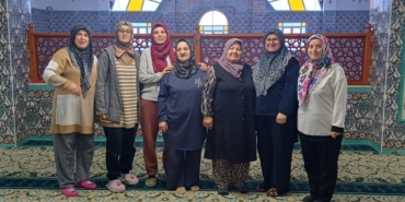 Gönüllülerden cami temizliği