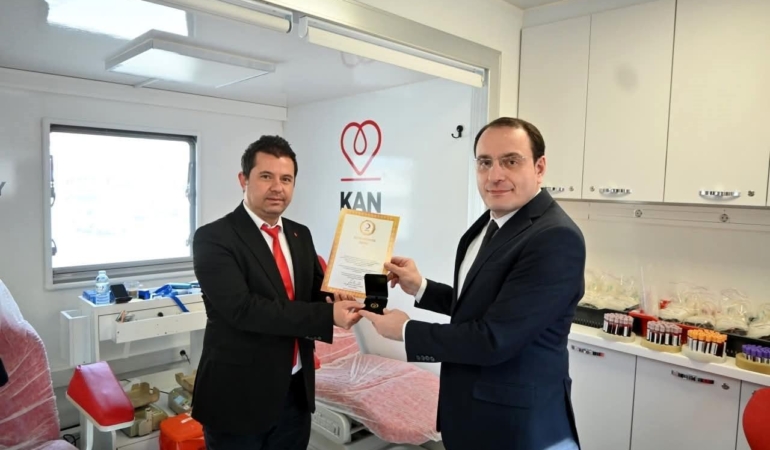 36 defa kan veren bağışçıya altın madalya