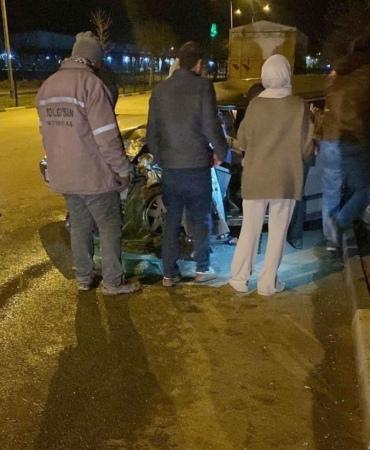Otomobil ile traktör çarpıştı; 5 yaralı