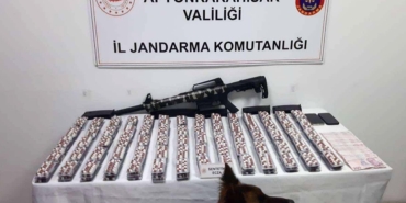 Jandarma operasyonlarında kaçak parfüm ve uyuşturucu ele geçirildi