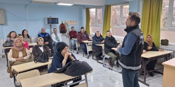 Polisten öğretmen, öğrenci ve velilere eğitim
