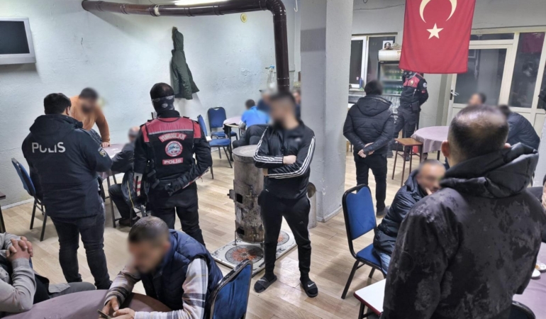 Polis, huzur operasyonu düzenledi
