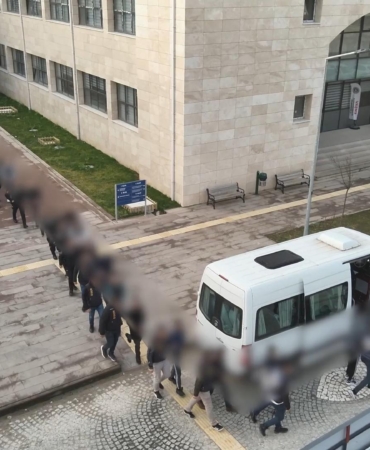 Sanal medya dolandırıcıları yakalandı