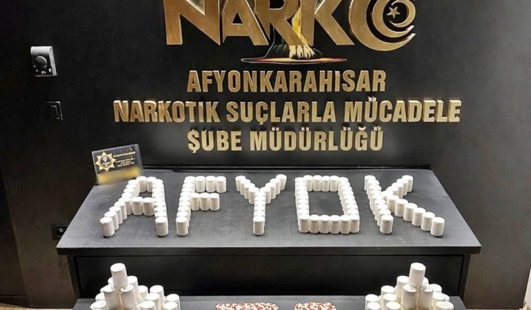 Otomobilde uyuşturucuyla yakalanan 3 şüpheli tutuklandı