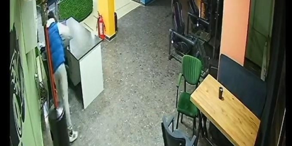 İnternet kafede tartıştığı kişiyi bıçakla yaraladı