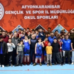 Küçükler güreş müsabakaları ilgi gördü