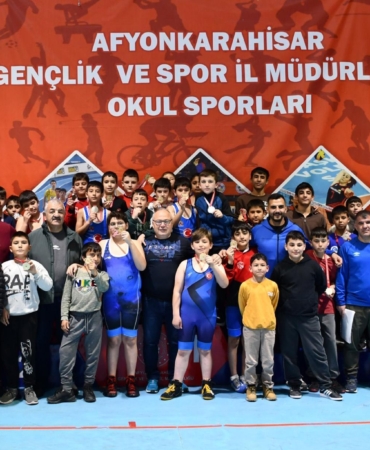 Küçükler güreş müsabakaları ilgi gördü