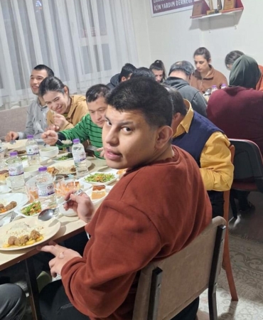 Engelliler ve aileleri iftarda buluştu