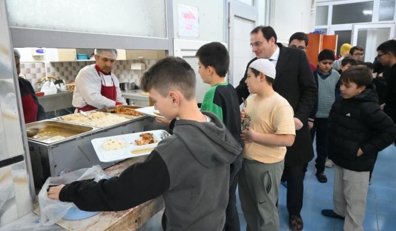 Kaymakam Türker öğrencilerle iftar yaptı