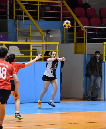 Korfbol grup müsabakaları başladı