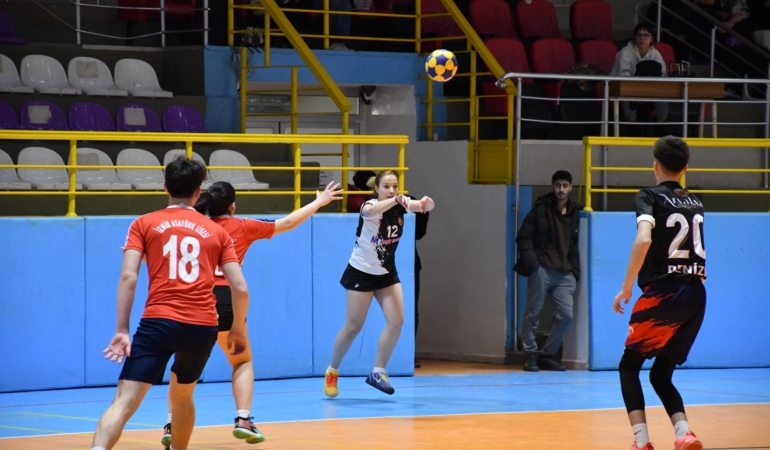 Korfbol grup müsabakaları başladı
