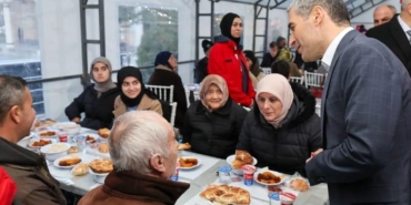 Vali Aktaş vatandaşla iftar yaptı