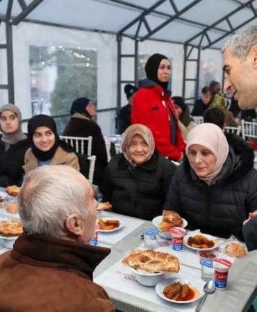 Vali Aktaş vatandaşla iftar yaptı