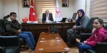 Kaymakam kendisine mesaj gönderen öğrenciyi makamında ağırladı