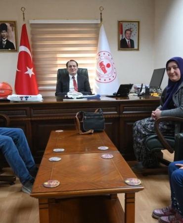 Kaymakam kendisine mesaj gönderen öğrenciyi makamında ağırladı